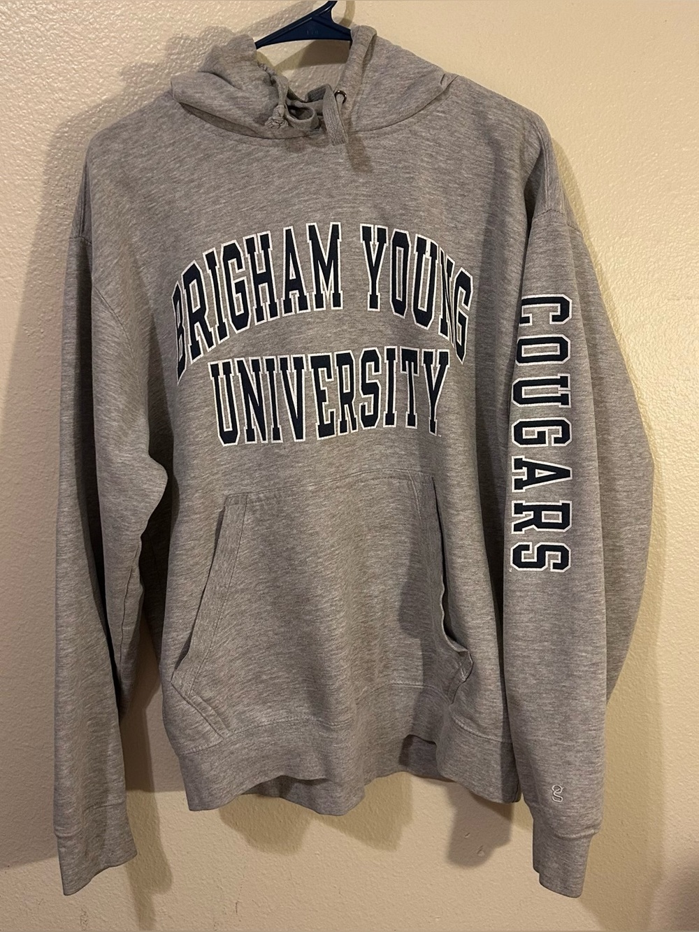 Brigham Young University Cougars Hoodie Size Medium in Gray